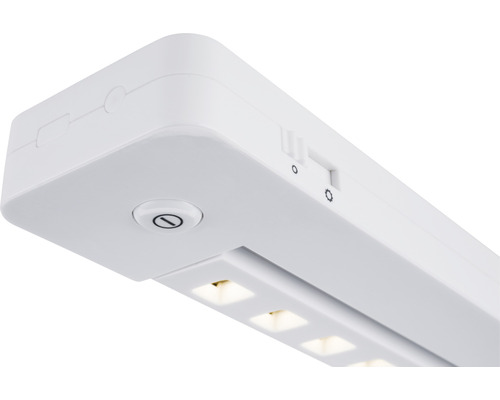 Detailní pohled na bílé LED podskříňkové svítidlo s vypínačem