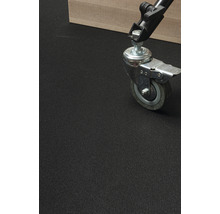 Detailní pohled na nábytkové kolečko s parkovací brzdou