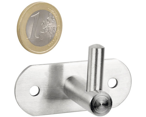 Kovový věšák na kabáty vedle euromince