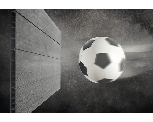 Obklad fasády a fotbalový míč