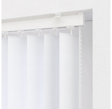 Vertikální žaluzie s ovládacím řetízkem pro regulaci světla