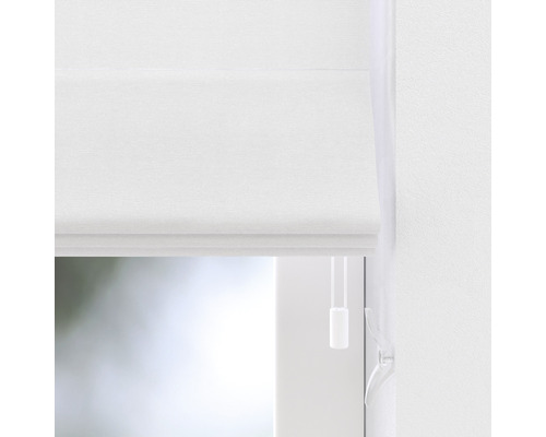 Bílá skládaná roleta na okně