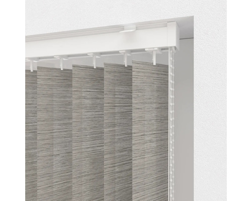 Vertikální žaluzie s lamelami a ovládacími prvky