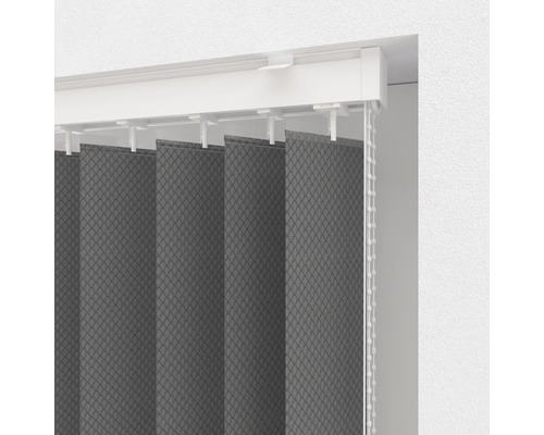 Vertikální žaluzie s texturou na okně