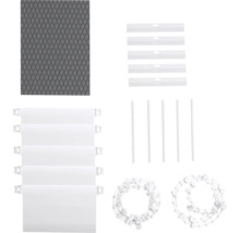 Komponenty pro lamelové žaluzie, včetně lamel, závaží, spojovacího řetízku a příslušenství.