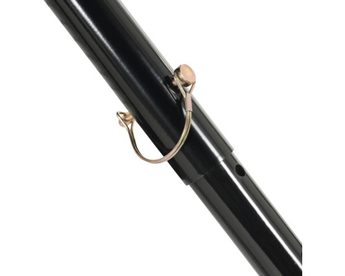 Detailní pohled na výškově nastavitelnou tyč s pojistným kolíkem