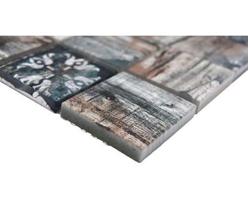 Mozaiková dlaždice s dřevěným a ornamentálním vzorem