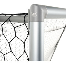 Detail fotbalové branky se sítí a logem Exit Toys