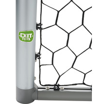 Detailní záběr fotbalové branky se sítí a logem Exit Toys