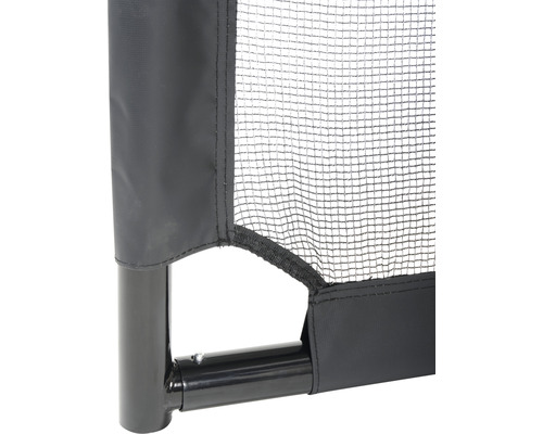 Detailní pohled na síť proti hmyzu s rámem a síťovou strukturou