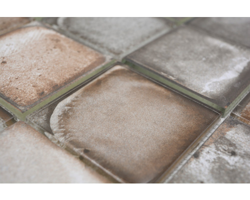 Detailní záběr čtvercových mozaikových dlaždic