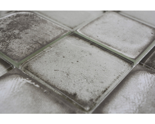 Detail skleněných dlaždic