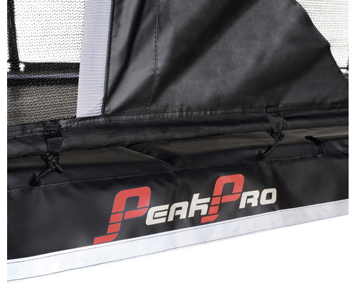 Logo Peak Pro na černé ochranné plachtě