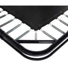 Detail trampolíny s pružinami a rámem