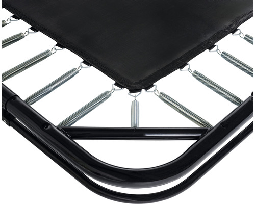 Detail trampolíny s pružinami a rámem