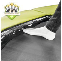 Detail systému ochrany nohou trampolíny s chodidlem