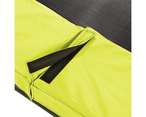 Detailní záběr krytu trampolíny se suchým zipem