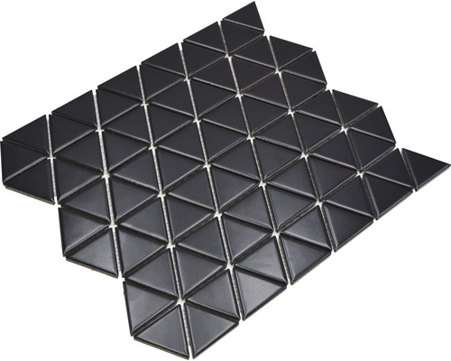 Mozaiková dlaždice s trojúhelníkovými, černými prvky