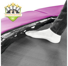 Detailní záběr trampolíny se systémem ochrany nohou