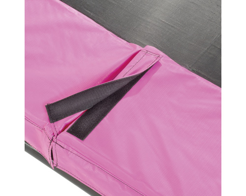 Detailní záběr krytu trampolíny se suchým zipem