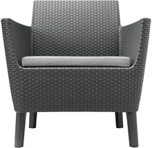 Proutěné křeslo s polštářem pro venkovní použití