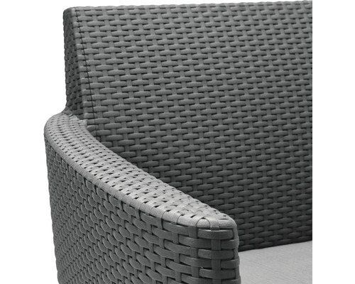 Detail zahradní židle s vzhledem ratanu