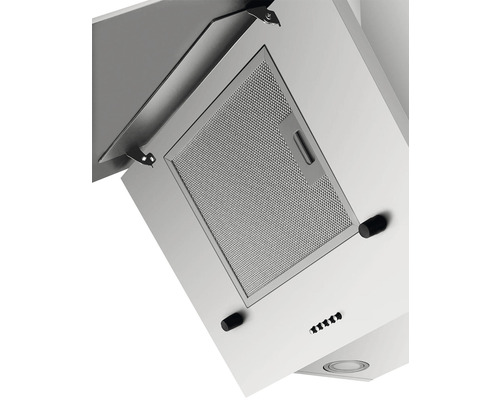 Digestoř s kovovým filtrem a ovládacími prvky