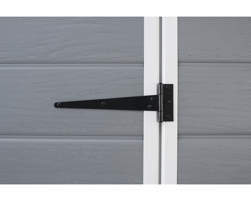 Černý T-tvarovaný závěs na šedých dřevěných dveřích