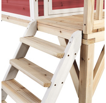 Detail dřevěných schodů do herního domku