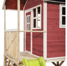 Dřevěný domeček na hraní se skluzavkou