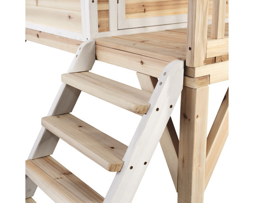 Detail schodiště dřevěného hracího domku