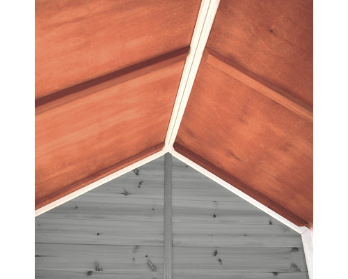 Vnitřní pohled na dřevěný zahradní domek se střechou