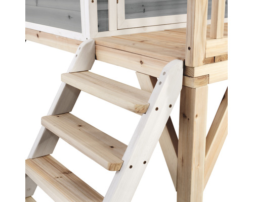 Dřevěné schody do herního domku