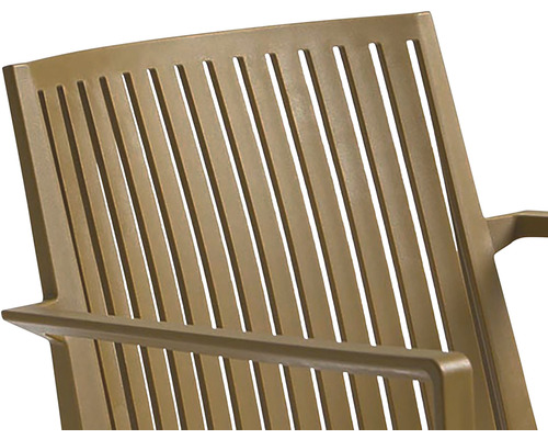 Detailní pohled na opěradlo zahradní židle s područkou