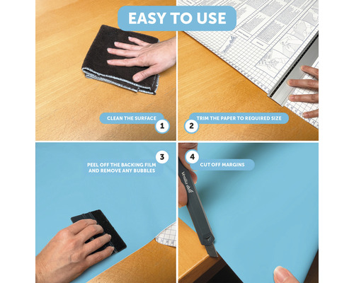 Návod k aplikaci nábytkové fólie ve čtyřech krocích: očistěte povrch, ořízněte papír na požadovanou velikost, odstraňte ochrannou fólii a odřízněte okraje.