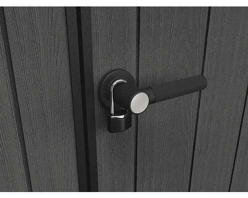 Detail uzamykatelných zahradních dveří s klikou a visacím zámkem