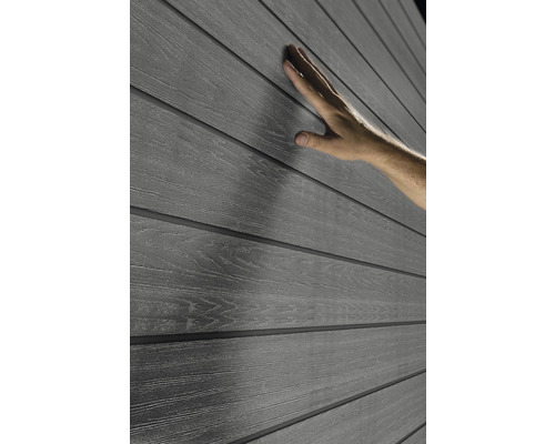 Šedé obkladové panely s dřevěnou strukturou a rukou