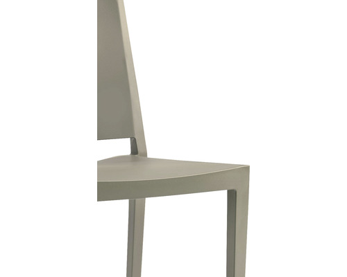 Detailní pohled na židli z plastu