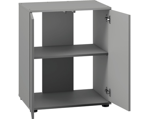 Šedá spodní skříňka se dvěma policemi a otevřenými dvířky