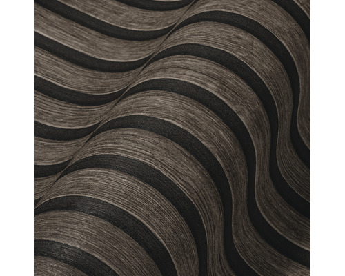 Detail vlnité tapety s proužkovaným vzorem