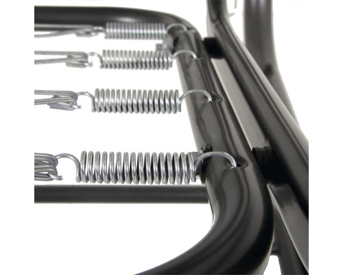 Detailní záběr pružin na nábytku