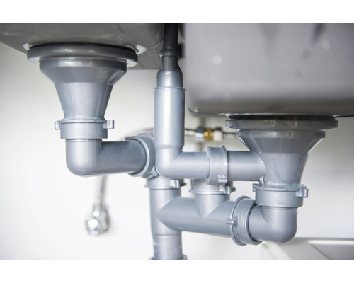 Odtokové trubky pod dvojitým umyvadlem