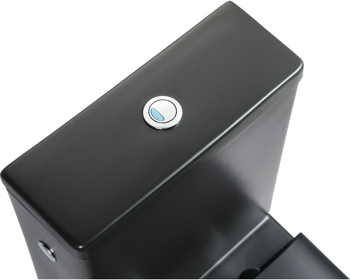 Detailní pohled na splachovací nádržku toalety