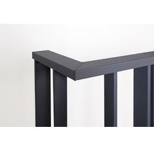 Detailní záběr hliníkového zábradlí