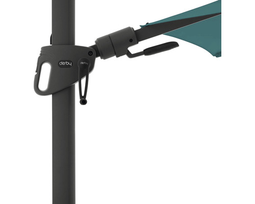 Logo Derby na slunečníku s klikovým mechanismem.