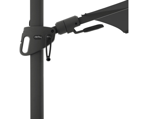 Logo Derby na slunečníku s klikovým mechanismem.