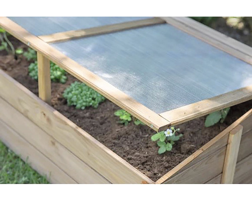 Dřevěný pařník s otevřeným víkem a rostlinami