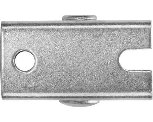 Kovový spojovací prvek s otvorem a vybráním