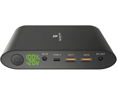 Černá powerbanka s různými porty a digitálním displejem