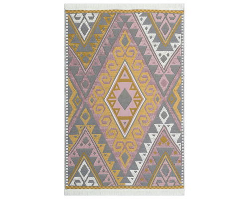 Koberec s geometrickým vzorem